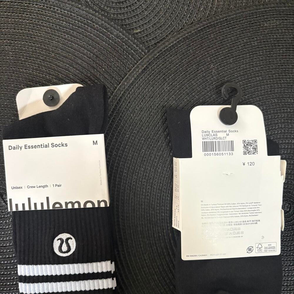 Lululemon black socks size m